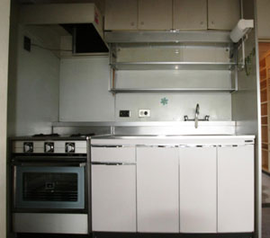 旧式のオープンキッチン