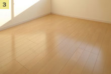 フローリングを張って床下の配線を隠す