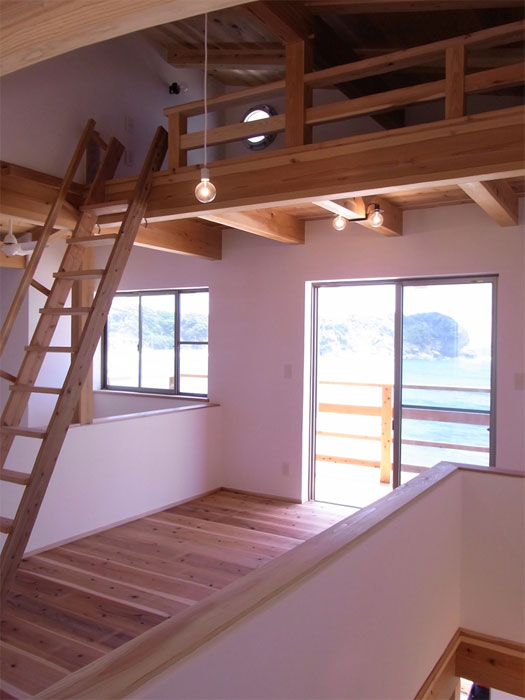 2階フリースペースとロフト。