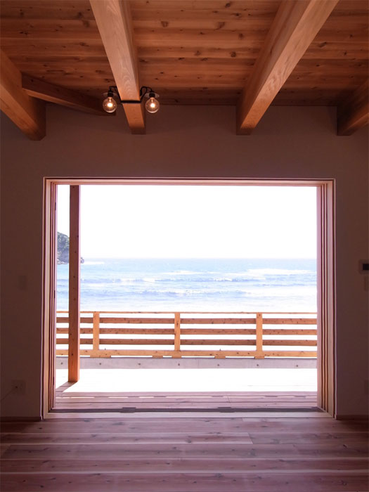 LDKの掃き出し窓を全開にしたところ。