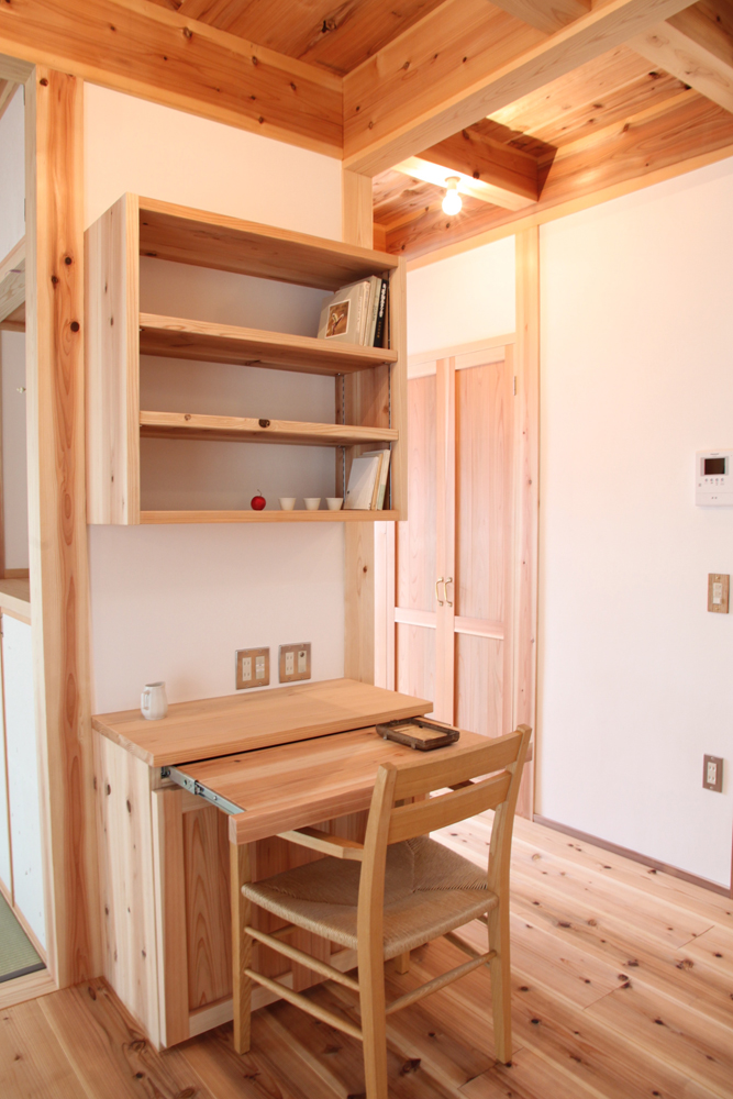 リビングの一角のパソコンコーナー