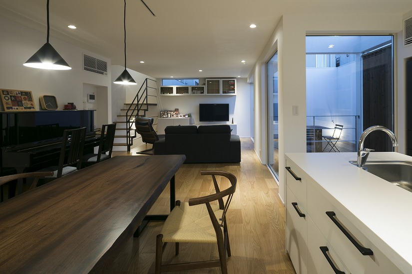 ダイニング・キッチン夕景