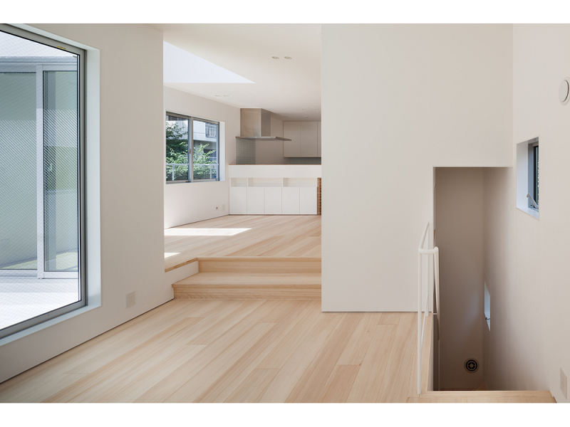 リビングからダイニングを見る