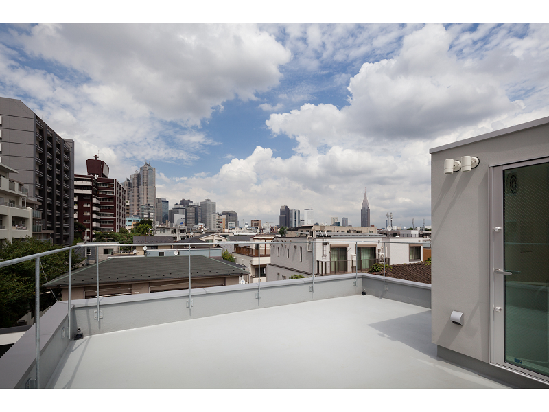 屋上から新宿を見る