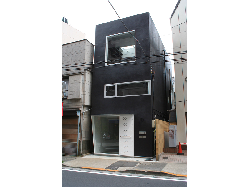 【スキップフロアの狭小地3階建て住宅】