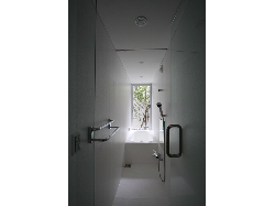 【スキップフロアの狭小地3階建て住宅】