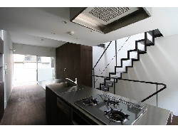 【スキップフロアの狭小地3階建て住宅】