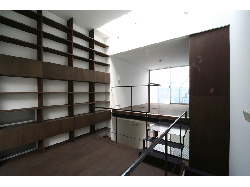 【スキップフロアの狭小地3階建て住宅】