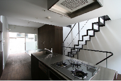 【スキップフロアの狭小地3階建て住宅】