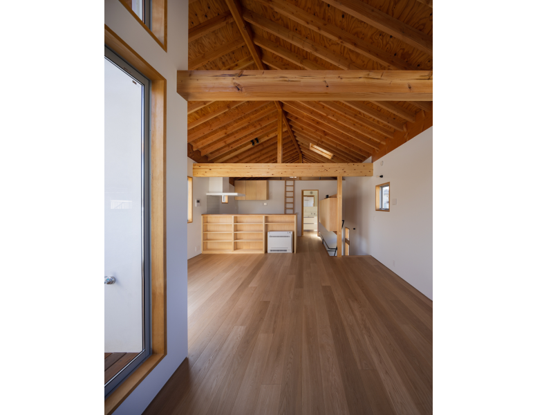 2階リビングからキッチンを見る。