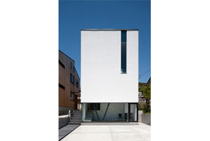 ミニマルデザインの白いハコ型の住宅「ハコノオウチ」です