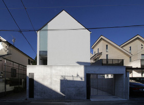 /reform-mitsumori/地下に寝室、収納、AVルームを配置した住宅です