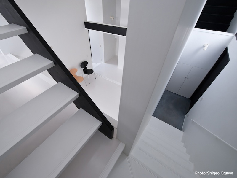 玄関からリビングへの階段