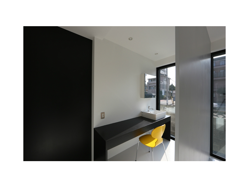 妹室のパウダーコーナー