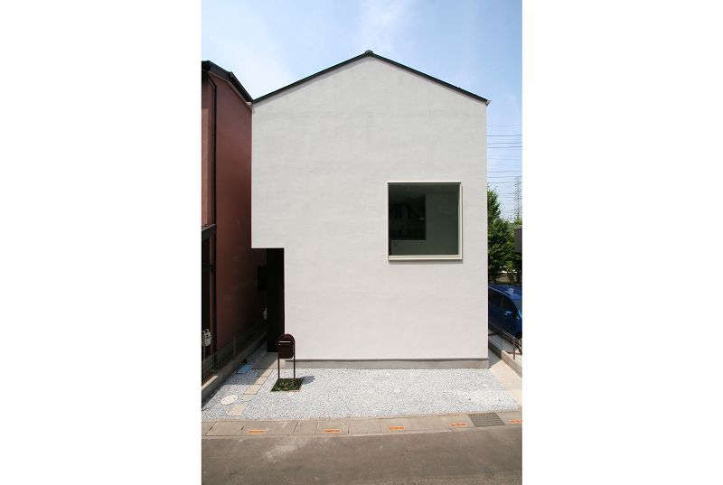 /reform-mitsumori/イエ型のシンプルデザインの住宅