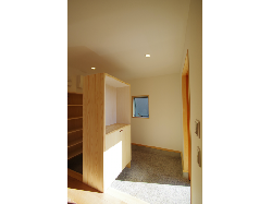 【銀の大屋根の家】