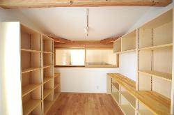 【銀の大屋根の家】