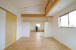 【銀の大屋根の家】