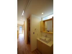 【銀の大屋根の家】