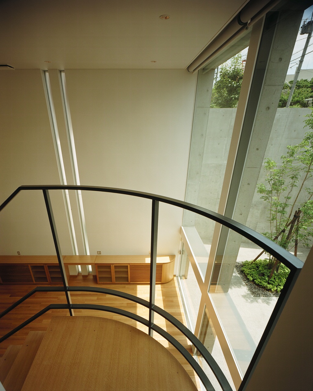 居間の吹き抜け