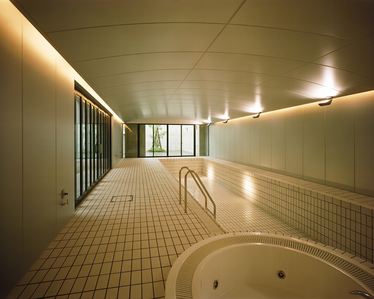 地下のプール 13m×3m