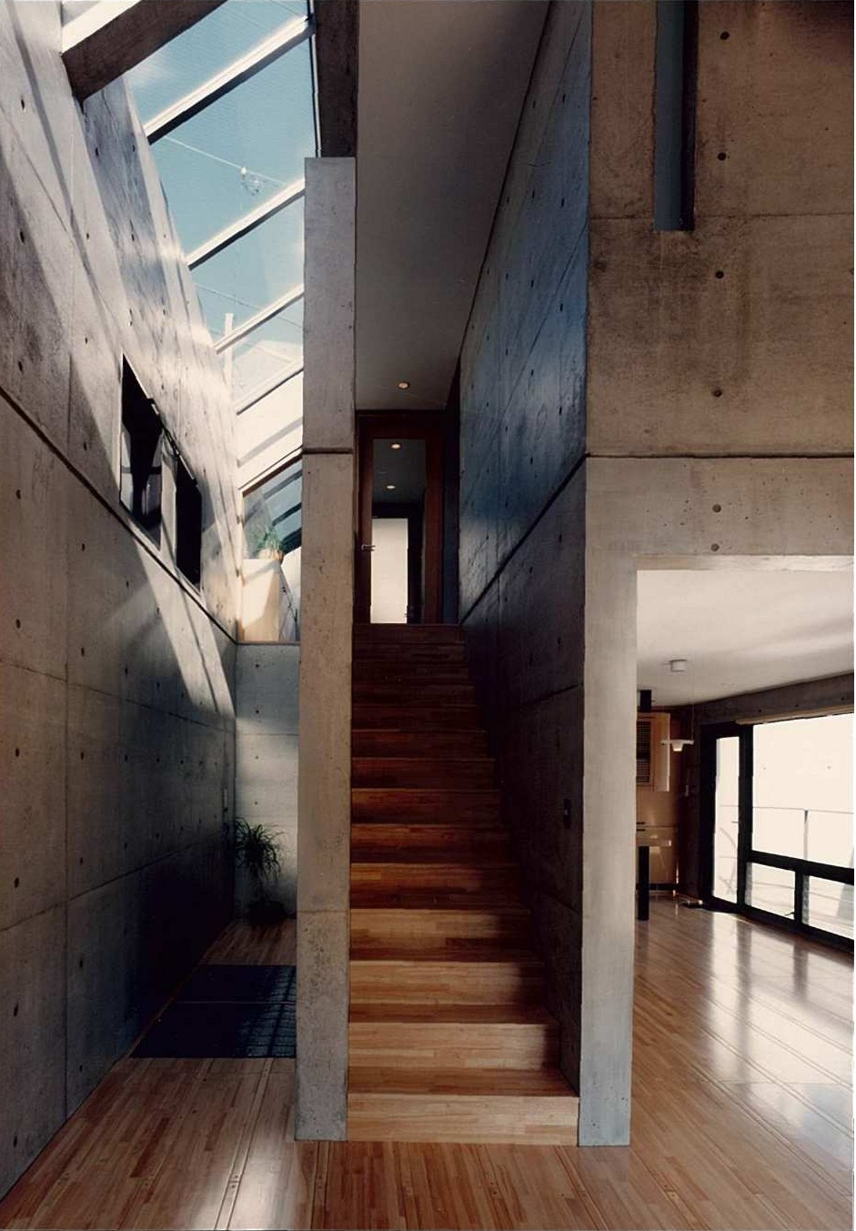 階段の上が玄関