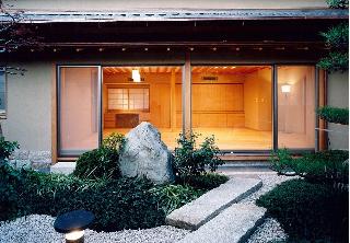 【梅園の家】