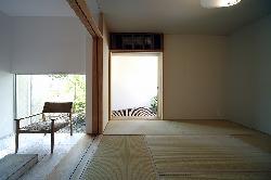 【六甲の家】