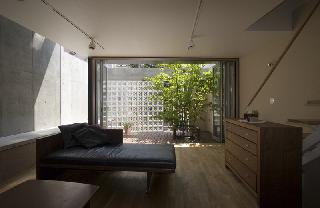 【大塚　泰子】