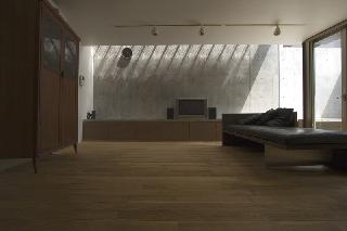 【大塚　泰子】