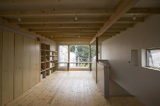 【大塚　泰子】