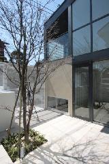 【大塚　泰子】