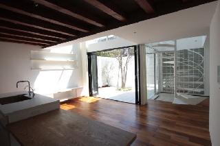 【大塚　泰子】