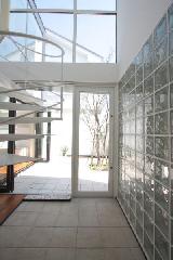 【大塚　泰子】