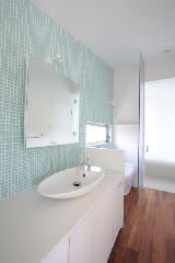 【大塚　泰子】