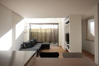 【大塚　泰子】