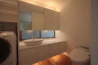 【大塚　泰子】