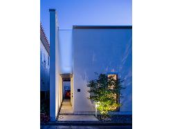 【大塚　泰子】