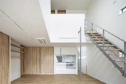 【吹抜とルーフバルコニーのある二世帯住宅】
