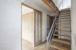 【吹抜とルーフバルコニーのある二世帯住宅】