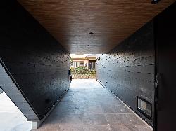【市街地に建つ中庭型住宅】