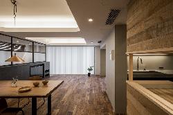 【「 Ｔ 」－玄関土間で分かつ家－】