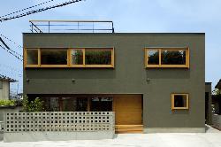 【ミドリノイエ　−屋上に庭のある家−】