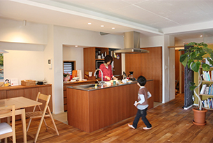 /reform-mitsumori/家族の中心は家具のようなキッチン