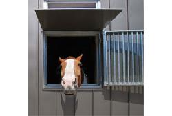 【乗馬クラブ／自然に佇む建築】