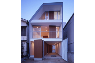 /reform-mitsumori/筒状の構成に家具ヴォリュームが配置されている