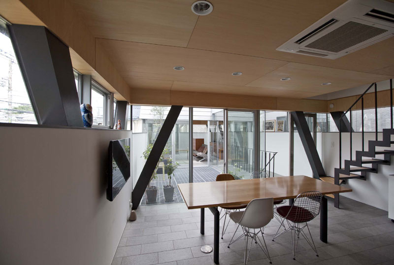 /reform-mitsumori/屋上庭園のような2Fは中庭を挟んだ2世帯のセミパブリック空間