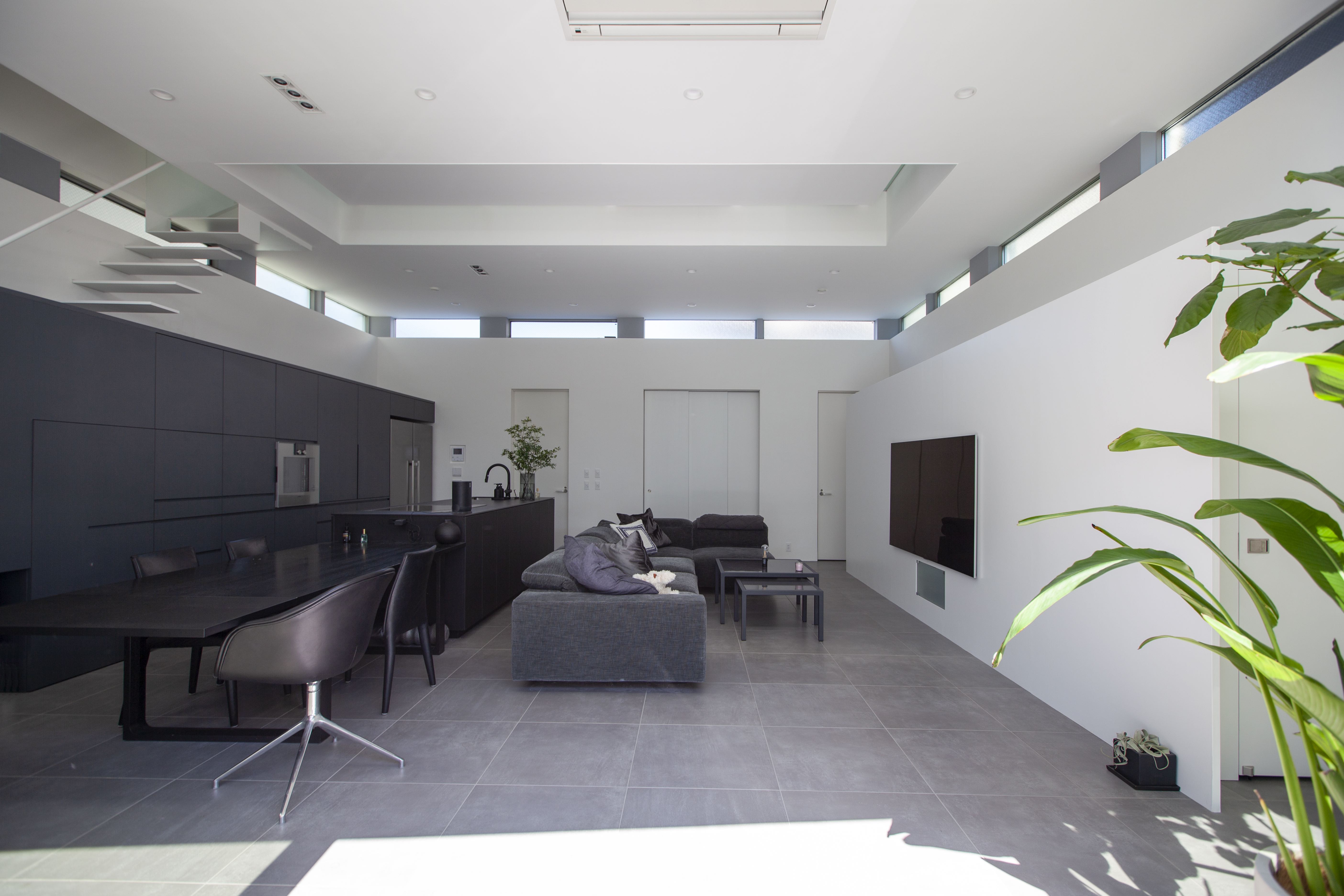 道路に面する1Fで介護が必要な親世帯の生活が完結する