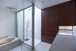 【清水裕子＋清水貞博＋松崎正寿】