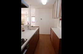 キッチン：幅1.8mのカウンターキャビネット+戸棚